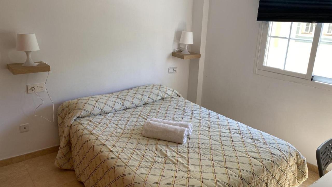 Habitacion Grande Con Bano Privado En Coin A 30Km De La Playa Bagian luar foto