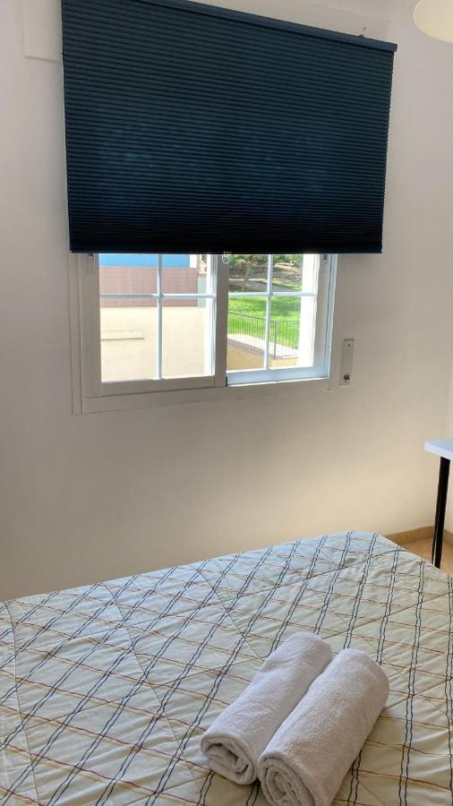 Habitacion Grande Con Bano Privado En Coin A 30Km De La Playa Bagian luar foto
